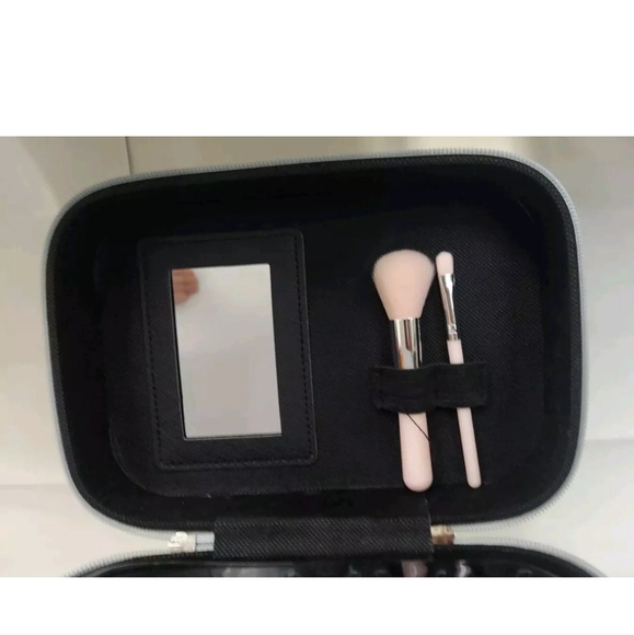Claire's Makeup Beauty Box 22 Piece Makeup Set Silver Glow Box - Picture 5 of 9